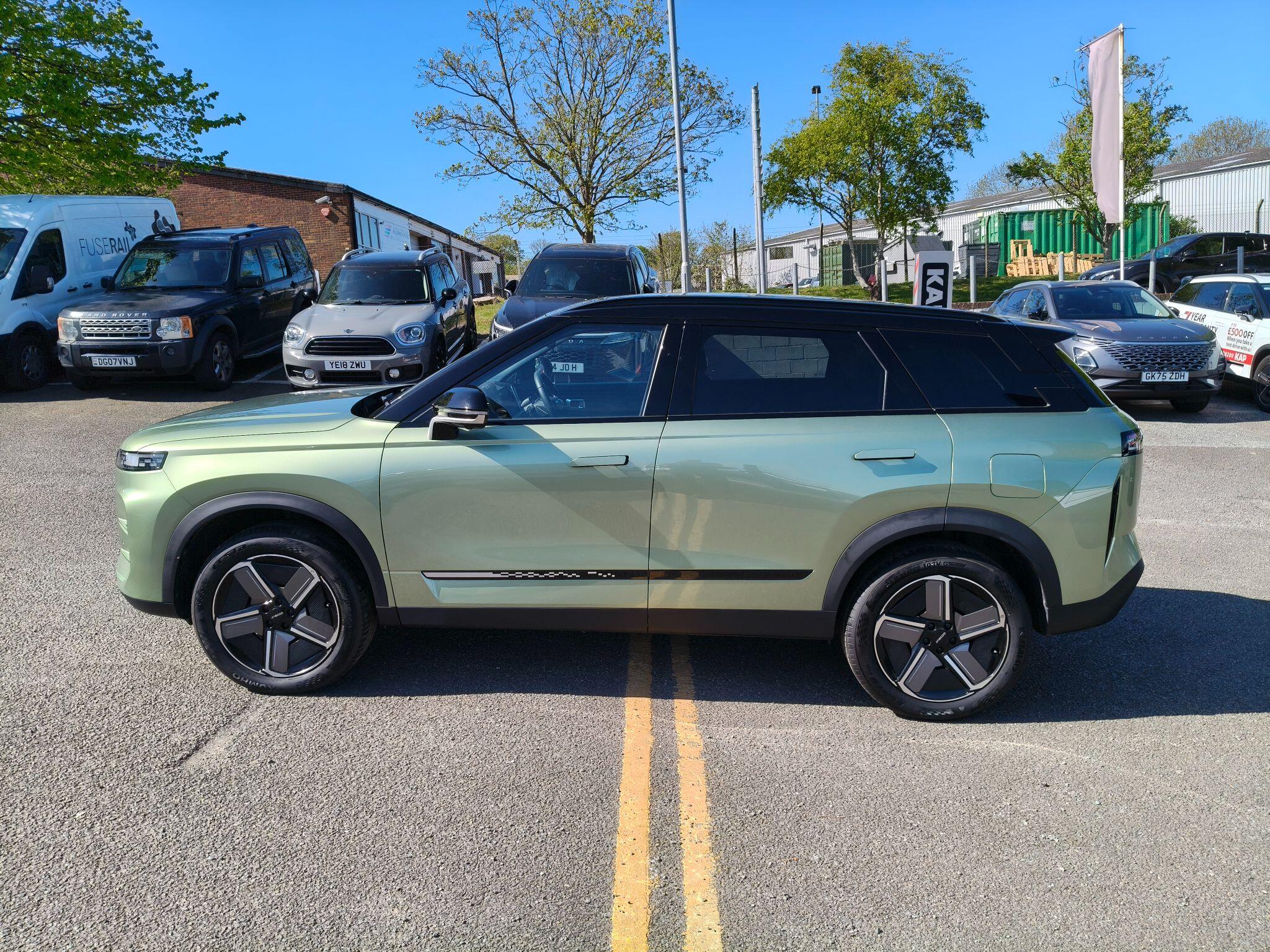 Large vehicle image